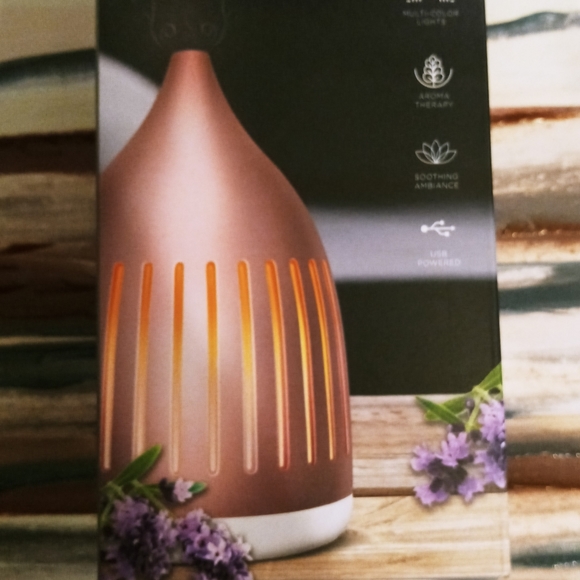 Essential oil diffuser w/ lights. Rose gold color - Picture 3 of 8